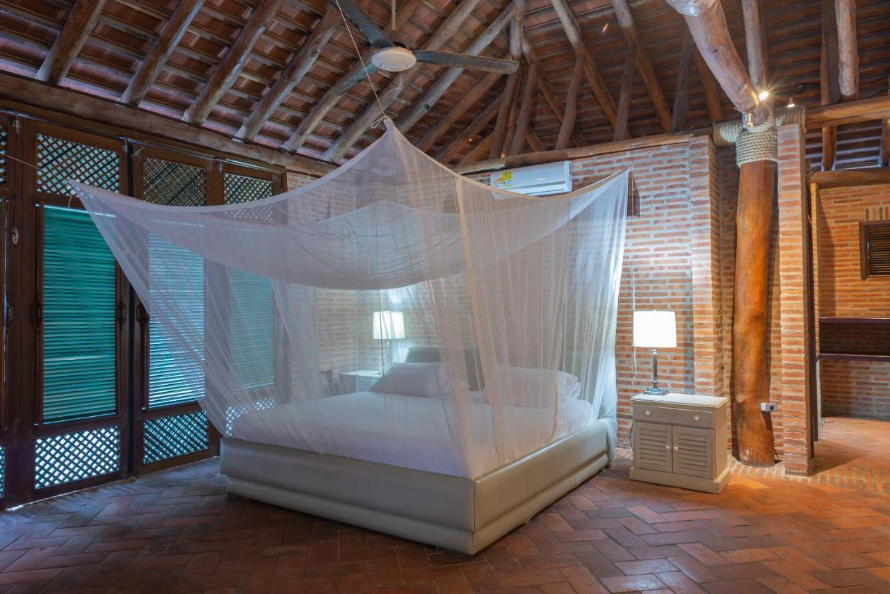 Castillete Hotel & Beach Club เตียราบอมบา ภายนอก รูปภาพ